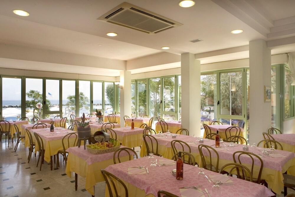 Hotel Palos リミニ エクステリア 写真