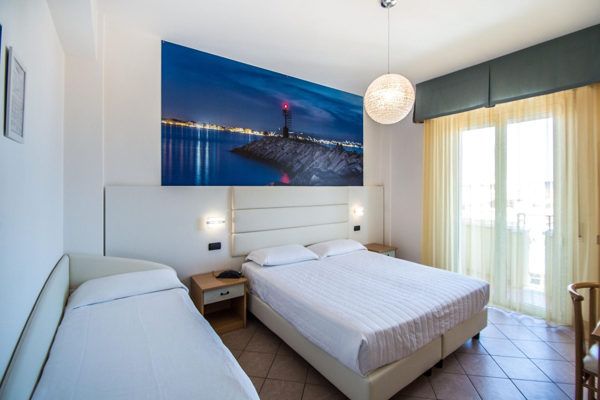 Hotel Palos リミニ エクステリア 写真