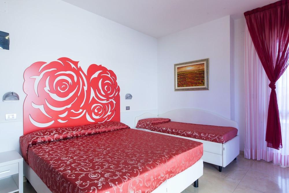 Hotel Palos リミニ エクステリア 写真