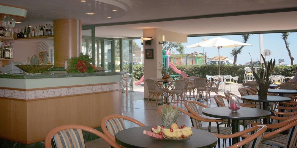 Hotel Palos リミニ エクステリア 写真