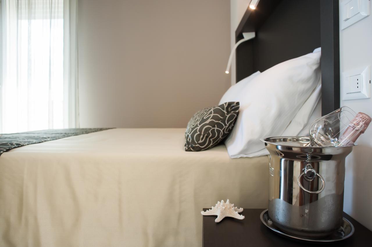 Hotel Palos リミニ エクステリア 写真